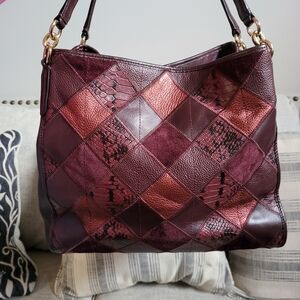 COACH SHOULDER BAG, EXCELLENT CONDITION. RARE PATCH DESIGN.